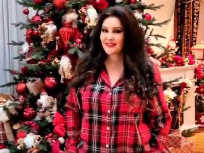  CRVENA BAJKA U DVORCU: Dragana Mirković u prazničnom izdanju pozdravila fanove! (FOTO) 