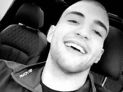  TA MALA, TI SI TA MALA... Zaljubljeni Veljko posvetio Bogdani pesmu, zapevao joj u kolima! (VIDEO) 