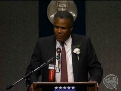  BOSTON U SUZAMA, PREMINUO NAJVEĆI ŠMEKER JEDNE NBA EPOHE: Uzeo je 12 titula sa Seltiksima i bio je modna ikona! 