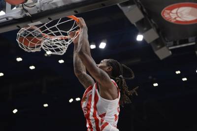  ZVEZDA SE RASTALA SA TERIJEM: Američki centar napustio crveno-bele! 