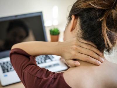  ČESTO VAS BOLE VRAT ILI RAMENA? Prepoznajte kada je to simptom ozbiljnijeg problema i razlog za pose 