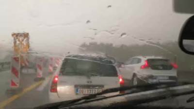  NOVI NAPAD LAŽNIH POLICAJACA: Presretali u "audiju" SA BLINKERIMA na auoputu Niš-Vranje, imali i aut 