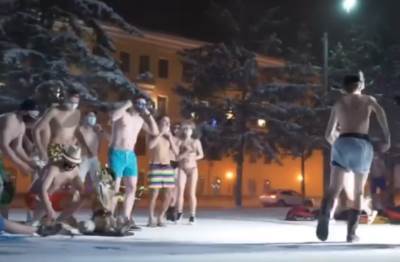  TO RADE SAMO RUSI: Skinuli se goli u Sibiru pa napravili žurku na -39 (VIDEO) 