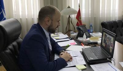  MINISTAR RADULOVIĆ sa Hjong-čanom: Koreja DONIRALA crnogorskom ministarstvu tri automobila 