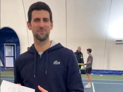  NOVAK DOBIO KNJIGU PUNU PORUKA PODRŠKE: Dolaze sa svih strana sveta i svi žele da bude najbolji! (VI 