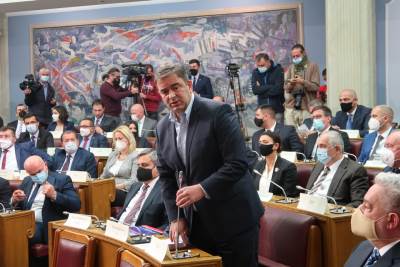  nebojša medojevic sverc cigareta u luci bar 