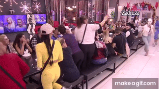  HAOS U ZADRUZI: ZALEPILA JE ŠLAGOM PA FACI IZ SVE SNAGE! Skočila da je juri po kući i GAĐALA JE ŠOLJOM! (VIDEO) 