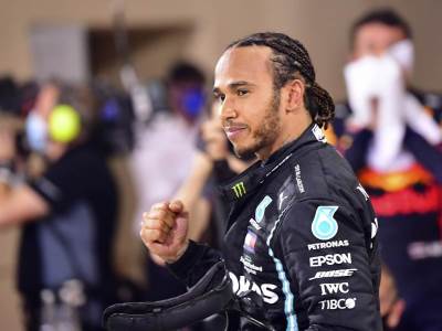  VITEZ JE ŠAMPION FORMULE 1: Britanska kraljica odlikovala Luisa Hamiltona, sada je SER! 