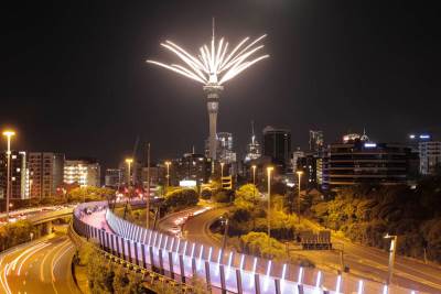  KOD NJIH JE VEĆ STIGLA 2021: Na Novom Zelandu uz tradicionalan doček i vatromet ispraćena 2020. godina! (FOTO, VIDEO) 