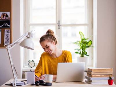  FENG ŠUI TRIKOVI ZA RADNI STO DONOSE USPEH: Gde da stavite saksiju i fotografije, a šta bi trebalo d 