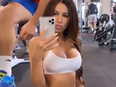  STANIJINE GRUDI VEĆE I BLIŽE NEGO IKAD! Topić samo što nije popucao dok se snimala - ova slika je sa 