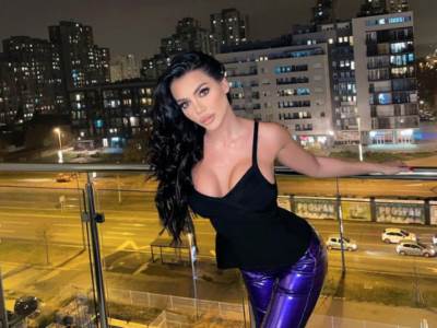  HELENA POZIRALA, PA SE NAŠLA NA METI HEJTERA! Novom slikom izazvala lavinu komentara (FOTO) 