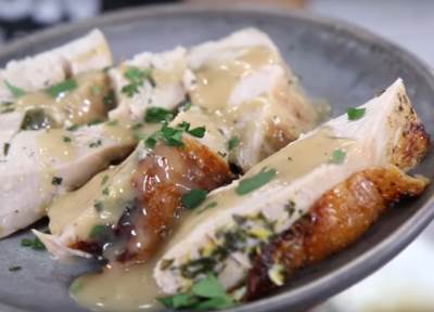  NAJBOLJI RECEPT ZA ĆURETINU: Sočno meso i hrskava kožica na prazničnoj trpezi, svi će tražiti još! 