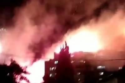  GORI BASTON! BAKLJADA I VATROMET NA KROVOVIMA ZGRADA! 