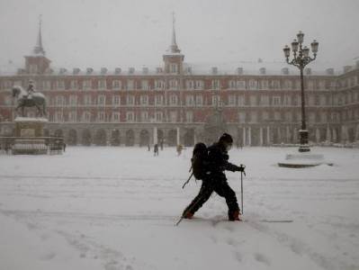  ŠPANIJA OVAKAV SNEG NE PAMTI: Ništa od fudbalskog derbija! 