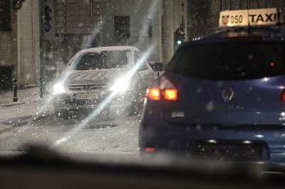  /sneg-auto-voznja-po-snegu-zamrznuti-auto-vozaci-savet 