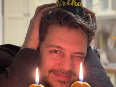  MILOŠ BIKOVIĆ SLAVI 33. ROĐENDAN: Uz slavljeničku sliku ispisao kratku, ali jaku poruku! 