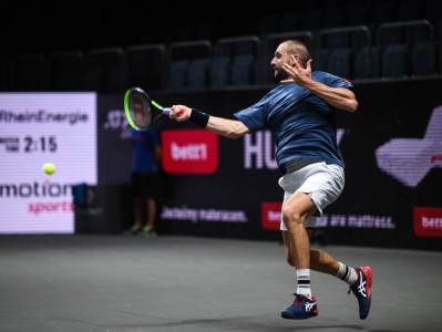  KORONA SKANDAL TRESE AUSTRALIJAN OPEN: Priznao da je pozitivan pa doleteo u Melburn, organizatori mu dozvolili da igra! 