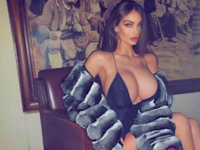  IZVIRILE NESTAŠNE SORAJINE GRUDI: Povukla malenu majicu više nego što je trebalo! Sve se vidjelo (FOTO) 