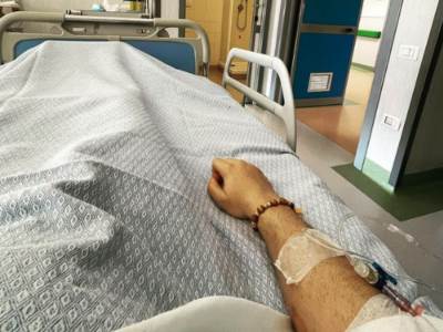  OTAC GA IZBO KUHUNJSKIM NOŽEM: Svetski poznati di-džej se oglasio iz bolnice! (FOTO) 