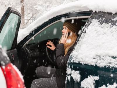  NI SLUČAJNO OVE STVARI NE OSTAVLJAJTE ZIMI U KOLIMA: Može da bude veoma opasno! 