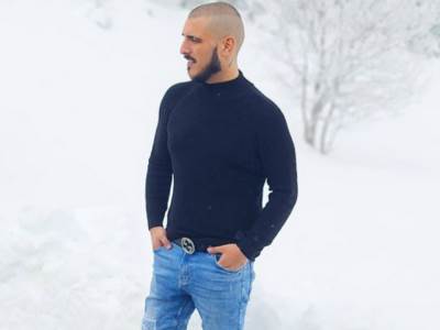  NEMOJ VIŠE DA MRŠAVIŠ, IZGLEDA JEZIVO: Darka Lazića fanovi brutalno isprozivali zbog kilaže (FOTO) 