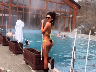 NAPOLJU MINUS, A IVANA POZIRA GOLOGUZA: Nakon Karleuše i Sandre Afrike, SKINULA SE I ONA! (FOTO) 