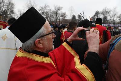  /bogojavljenje-obicaj-spc-religija-praznik-krstovdan-plivanje-za-casni-krst-ne-posti-se 