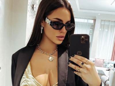  GRUDI U PRVOM PLANU, A OKO VRATA ZLATO: Trudna Bojana Rodić blista otkako je saznala da čeka bebu! (FOTO) 