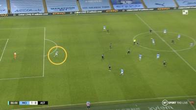  VEROVALI ILI NE, OVO NIJE OFSAJD! Fudbalski navijači u čudu, niko nije znao za neobično pravilo! (VIDEO) 