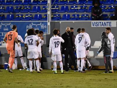  NIJE SAMO DO JOVIĆA, ZIDAN MESECIMA NIJE PRIČAO S IGRAČIMA: Raspad sistema u Real Madridu o kom bruji Španija! 