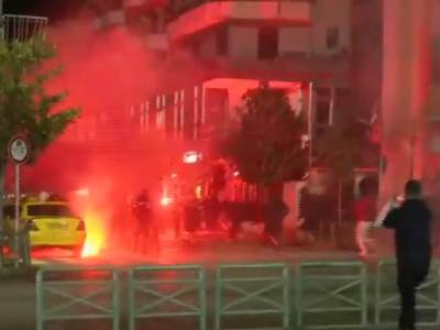  HAOS U ALBANIJI! SVE GORELO ZBOG MEČA ZVEZDINOG PROTIVNIKA: Navijačima nisu dali na stadion, oni divljali po gradu! 