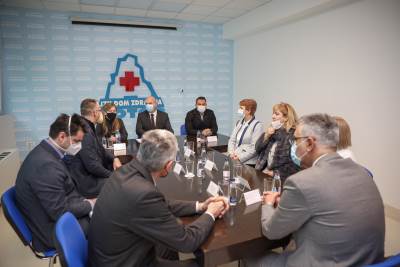  DERIPASKA POMAŽE U BORBI PROTIV KORONA VIRUSA: KUPIO PCR ZA DOM ZDRAVLJA U KOTORU 