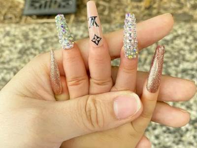  STAVILA BEBI VEŠTAČKE NOKTE I POHVALILA SE: Ljudi pobesneli - iskopaće sebi oko time! 