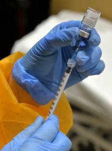  ČETVRTINA GRAĐANA EU NE ŽELI VAKCINE: Najveće nepovjerenje u Holandiji! 