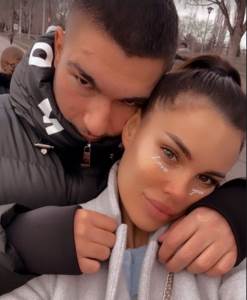  BOJANA I MIRKO RAZNEŽILI PRATIOCE: Budući roditelji uživaju u ljubavi, a svi komentarišu izgled Rodićeve! (FOTO) 