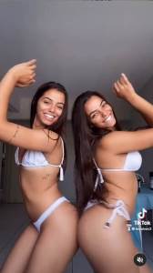  BRAZILSKE BLIZNAKINJE ODUZIMAJU DAH: Prelijepe sestre igraju odbojku i malo toga ostavljaju mašti na volju! (VIDEO) 