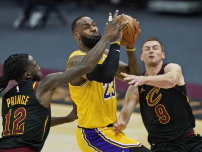  lebron-dzejms-46-poena-lejkers-klivlend-pokusevski-6-poena-dve-trojke-oklahoma-stef-kari-30-nba 