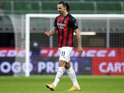  HAOS! ZLATAN ZBOG KOLOROVA DOBIO CRVENI: Posle gola i tuče - isključen je sa derbija! 