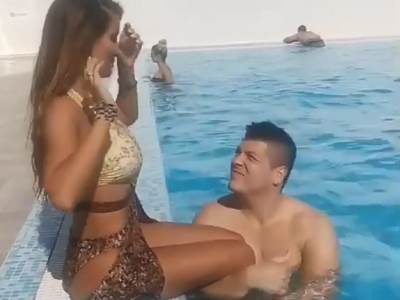  MORAO DA BRIŠE KONTAKTE DEVOJAKA IZ TELEFONA?! Pevač raskinuo veridbu jer mu prekipelo - "ona se postavila kao muškarac" 