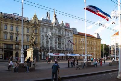  KORONA SKANDAL U ZAGREBU: Čak 700 ljudi u provodu, gori i baklja a nadležni ćute?! (FOTO) 