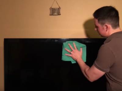  ZBOG GREŠKE KOJU SVI PRAVIMO NAM SE TV KVARI: Stručnjak otkriva najbolji način za čišćenje LED televizora 
