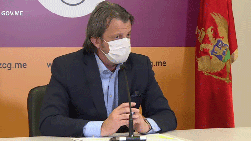  UHAPŠENI NIKŠIĆANI, VRIJEĐALI DIREKTORA BOLNICE PA GA POLILI JOGURTOM! 