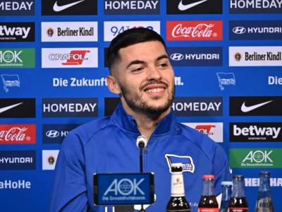  RADONJIĆU BILO DOSTA NEIZVESNOSTI: Nasmejan i raspoložen predstavljen u Herti, uverava navijače da nema razloga za brigu 