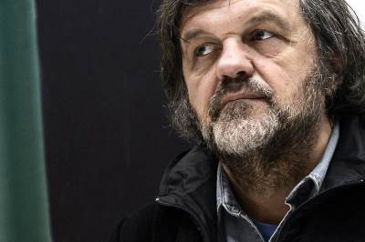  KUSTURICA U HELIKOPTERU IZNAD SARAJEVA U ČAST "DOLI BEL": Četiri decenije od kultnog filma režiser uživa u pogledu 
