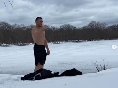  GLUPOST MMA BORCA, OVO JE NAJGORA PROCJENA IKADA: Skočio na led, otpala mu koža sa lica, bio je sav krvav! (VIDEO) 