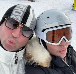  TRAJKOVIĆI SE BAŠKARE NA KOPAONIKU: Dok Slađa pozira u skupocenoj bundi, Đani bez nje odmara u kafani! (FOTO) 