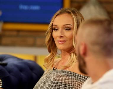  KO BI JOJ DAO 46 GODINA?! Anabela bez trunke šminke - skroz približila kameru, nema ni bore ni podočnjake! (FOTO) 