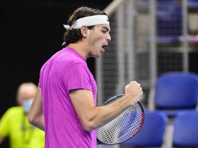  ZABORAVITE KIRJOSA, OVO JE JOŠ LUĐE! Poznati Amerikanac izmislio novi udarac u tenisu (VIDEO) 