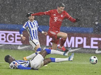  RADONJIĆ DAO GOL NA DEBIJU, ALI MU OFSAJD POKVARIO SREĆU: Zaigrao protiv Bajerna i odmah zatresao mrežu! 